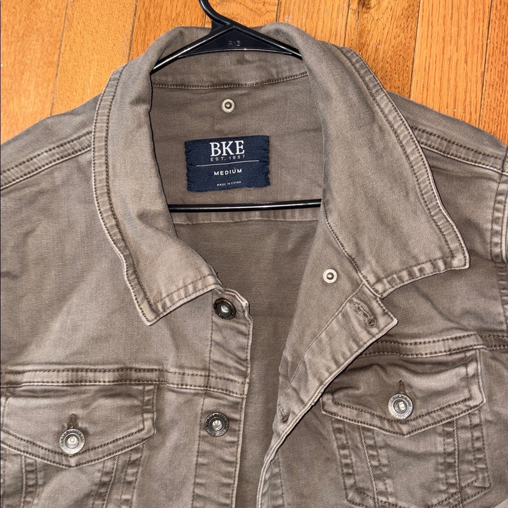BKE Buckle Size Medium Woman’s Denim Jean Jacket - Picture 3 of 8